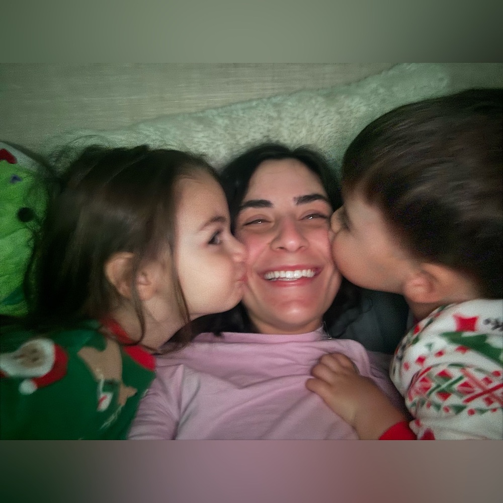 💙🙏🏼Dani’s LIVE! All aboard the Hot Mess Express! @MaeBarrMama! 👩🏻‍🍳💗 - Picture 3 of 15